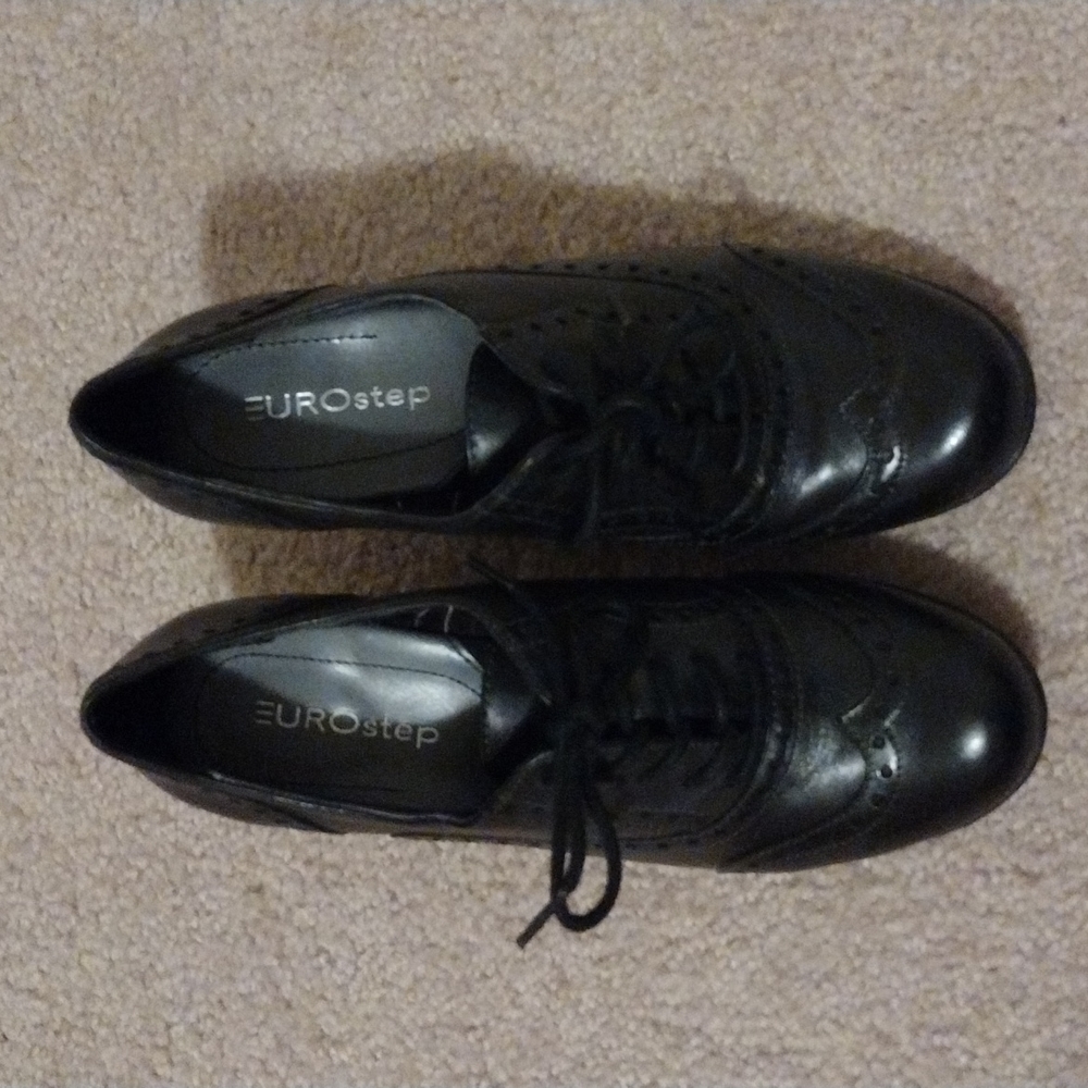 Eurostep Black Heeled Oxford Shoes Size 6 2.75 in Heel Height